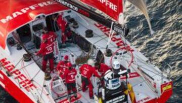 El 'Mapfre' empieza a recuperar millas al 'Abu Dhabi' en el ascenso al Ecuador.