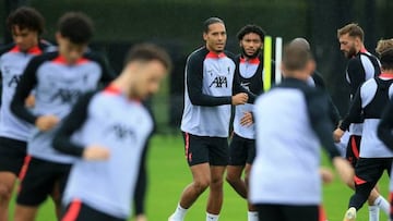 Liverpools Dutch defender Virgil van Dijk (C-L) takes part in a training session at the AXA Training Centre in Kirkby, north of Liverpool in north-west England on September 12, 2022, on the eve of the UEFA Champions League groupe A stage football match against Ajax at Anfield. (Photo by Lindsey Parnaby / AFP) (Photo by LINDSEY PARNABY/AFP via Getty Images)