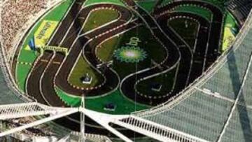 <b>VOLCADOS CON EL RALLY.</b> Espectacular imagen aérea del estadio olímpico con el circuito instalado para disfrute de la afición.