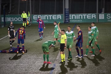 ¡¡PENALTI A FAVOR DEL BARCELONA!! ¡Araujo cayó derribado por Estellés dentro del área tras el córner!
