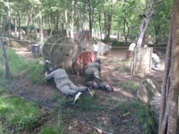 Hoy ha sido una jornada diferente para los jugadores del Celta ya que se han enfrentado en una divertida partida de paintball.