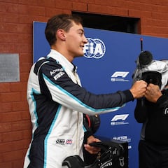 Russell, podio y un Mercedes