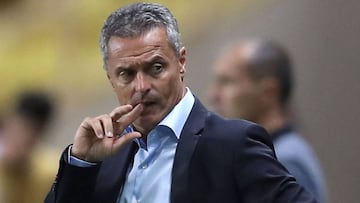 Villarreal's head coach Fran Escriba reacts during the UEFA Champions League second leg play off football match between AS Monaco and Villarreal CF on August 23, 2016 at the Louis II Stadium in Monaco. / AFP PHOTO / VALERY HACHE