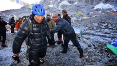 Yuichiro Miura deja el campo base en la ascensi&oacute; que realiz&oacute; al Everest en 2013.