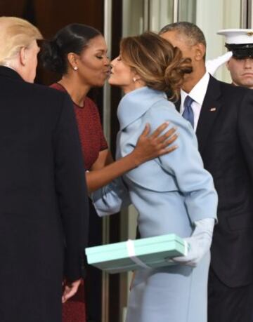 Melania Trump se viste de Jackie Kennedy para entrar en la Casa Blanca