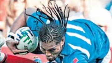 <b>CHOQUE DE TRENES. </b>Partido físico entre samoanos y tonganos.