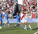 Tablas en el primer Fuenla-Rayo profesional con un final loco