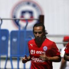 Jorge Valdivia se ausentó de la práctica matinal de la Roja