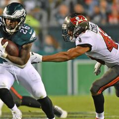 Can NFL players play fantasy football?