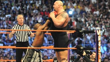 Floyd Mayweather Jr venció a Big Show en Wrestlemania XXIV
