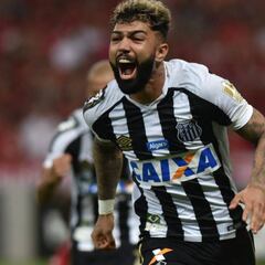 Gabigol y el japonés Doan, seguidos por el Atletico