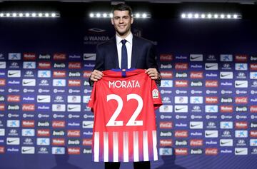 En el mercado invernal de 2019, el Atlético de Madrid consiguió la cesión del delantero español por una temporada y media.