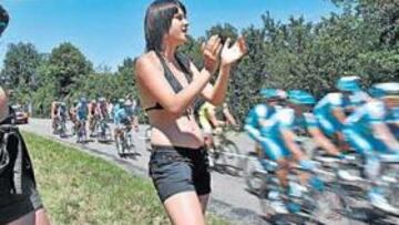 <b>¡ÁNIMO! </b>Hoy comienzan los Alpes y todo apoyo anímico es poco para el pelotón del Tour, especialmente para los castigados ciclistas del Astaná, en primer término.