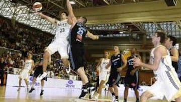 <b>Gran igualdad.</b> Por momentos, el duelo madrileño estuvo muy igualado.