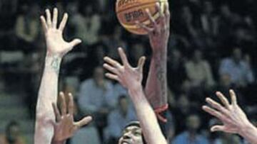 <b>RELEVO. </b>Will McDonald ocupará en el Tau el hueco que deja Scola.