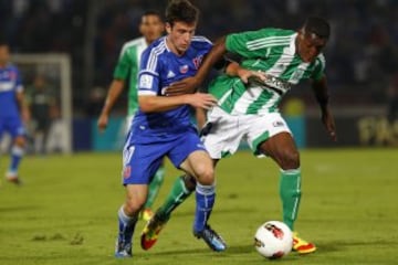 Oscar Murillo jugó con Atlético Nacional ante Universidad de Chile en la Copa Libertadores del 2012. En ese equipo de la U estaban Johnny Herrera, Marcelo Díaz y Charles Aránguiz.