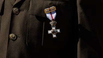 Una de las medallas de condecoración que se han puesto durante la celebración del XVIII aniversario de la Unidad Militar de Emergencias (UME) y el día de su patrona la Virgen del Rosario en la Base Aérea de Torrejón de Ardoz, a 7 de octubre de 2023, en Torrejón de Ardoz, Madrid (España). El jefe de la UME, Francisco Javier Marcos Izquierdo, ha presidido la parada militar por el XVIII aniversario de la UME en el día de su patrona la Virgen del Rosario. La Unidad Militar de Emergencias (UME) tiene como misión la intervención en cualquier lugar del territorio nacional, para contribuir a la seguridad y bienestar de los ciudadanos en los supuestos de grave riesgo, catástrofe, calamidad u otras necesidades públicas.
07 OCTUBRE 2023;UME;EMERGENCIAS;ANIVERSARIO;PATRONA;MILITAR;SEGURIDAD;CIUDADANOS;SALVA
Alejandro Martínez Vélez / Europa Press
07/10/2023