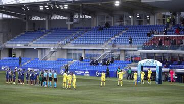 HUESCA, SPAIN - JANUARY 23: Etienne Capoue of Villarreal gestures towards the sky as he walks out prior to the La Liga Santander match between SD Huesca and Villarreal CF at Estadio El Alcoraz on January 23, 2021 in Huesca, Spain. Sporting stadiums around