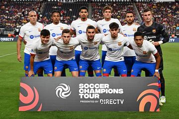 Arriba: Oriol Romeu. Jules Kound¨¦, Ronald Ara¨²jo, Marcos Alonso, Eric Garc¨ªa e I?aki Pe?a;
Abajo: Pedri, Ferm¨ªn L¨®pez, Ferran Torres, Ez Abde y Raphinha.