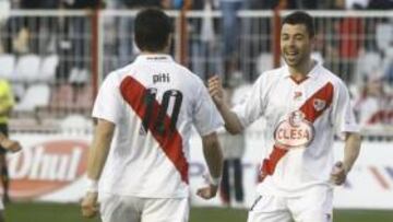 <b>ALEGRÍA. </b>Piti y Javi Fuego celebran un gol del Rayo.