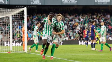 Assane Diao celebra el 2-2 al Barcelona. 