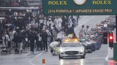 Cars line up behind the safety car in the pit lane as the race is suspended due to rain conditions during the Japanese F1 Grand Prix at the Suzuka Circuit October 5, 2014.  REUTERS/Toru Hanai (JAPAN - Tags: SPORT MOTORSPORT F1 ENVIRONMENT)