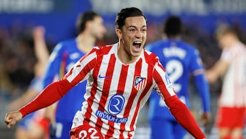 Giacomo Raspadori celebra el 0-1 para el Atlético en Getafe.