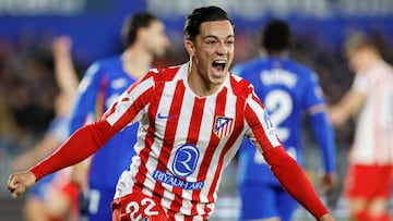 Giacomo Raspadori celebra el 0-1 para el Atlético de Madrid.