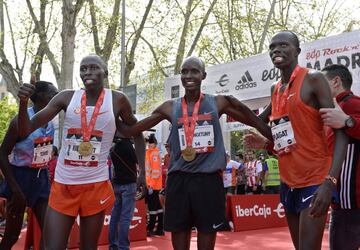 Primer, segundo y tercer clasificado del EDP Rock 'n' Roll Maratón de Madrid.