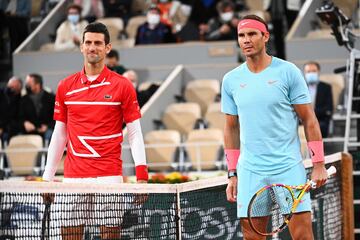 Victoria de Rafa Nadal en tres sets por 6-0, 6-2 y 7-5, pasó por encima de Novak Djokovic para empatar a 20 Grand Slams con Federer. Historia viva del deporte español y mundial.