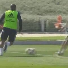 Roberto Carlos da lecciones al Castilla: hay una carrera por la izquierda de las de antes