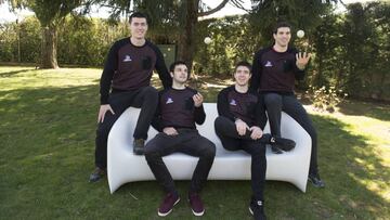 06/04/19 PELOTA VASCA REPORTAJE ENTREVISTA
Los pelotaris que jugaran la final del doble parejas Elezkano II - Rezusta y Irribarria - Zabaleta
