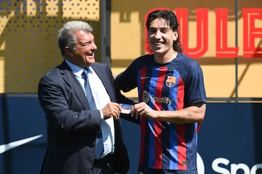 Bellerín y Marcos Alonso, presentados como nuevos jugadores azulgranas