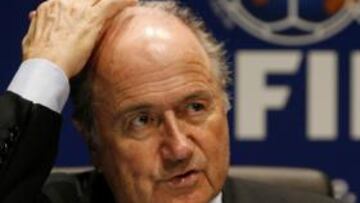 <b>EN EL OJO DEL HURACÁN. </b>Blatter se ha topado con un escándalo en la elección de la sede el Mundial.