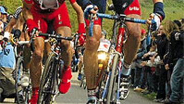 <b>BRAVO ASTARLOA.</B> Axel Merckx y Astarloa, escapados en La Redoute.