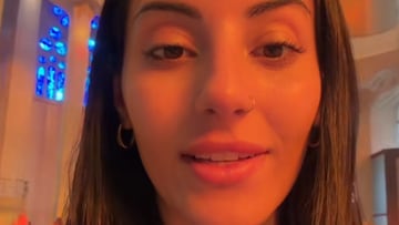 Entra en la Sagrada Familia y tiene que grabar y enseñar a todo el mundo lo que ve