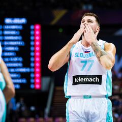 Fiesta completa para Doncic