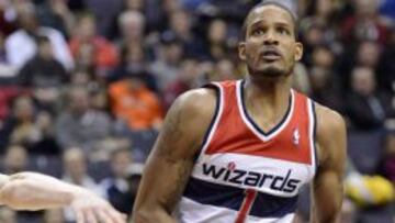 Ariza superó a los Suns