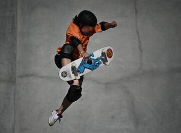 Misugu Okamoto en la final de skate.