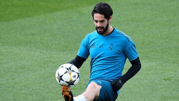 Real Madrid's Spanish midfielder Isco takes part in a training session at the Valdebebas training ground in Madrid on April 30, 2018 on the eve of the UEFA Champions League semi-final second-leg football match between Real Madrid and Bayern Munich. /