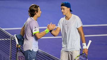 Tennis - ATP 500 - Mexican Open - Arena GNP Seguros, Acapulco, Mexico - March 4, 2023 Australia's Alex de Minaur shakes hands with Denmark's Holger Rune after winning his semi final match REUTERS/Carlos Perez Gallardo