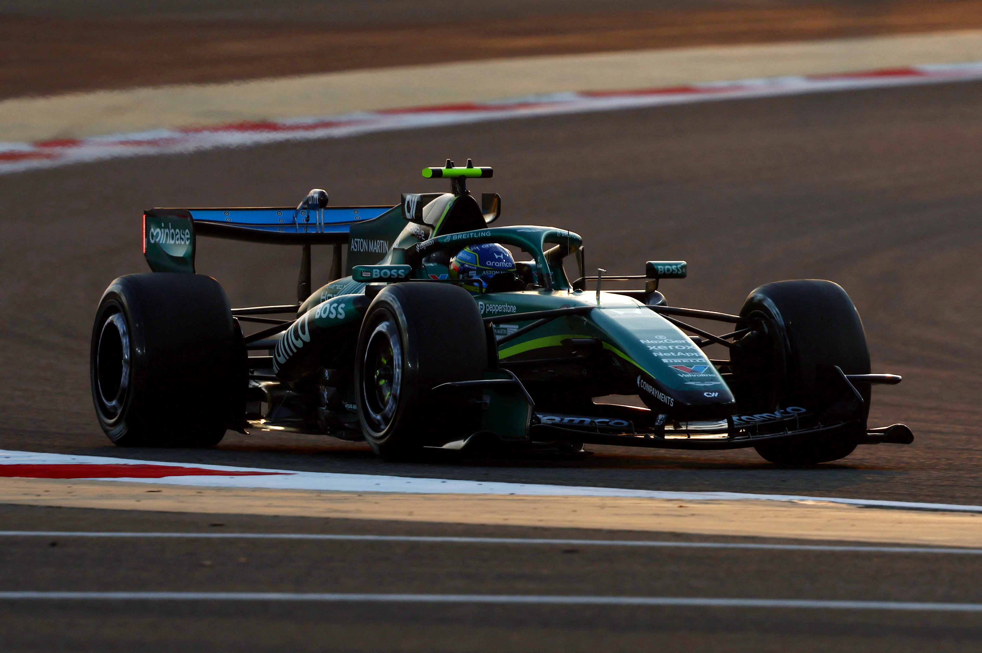 Alonso acumula kilómetros en un Aston Martin impotente