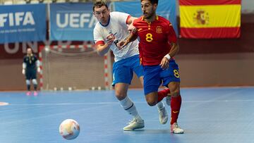 Adolfo, durante un partido con la selección española de fútbol sala.