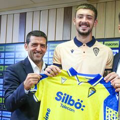 Juanjo Lorenzo: “Paco López nos pidió mantener la base principal de la plantilla”