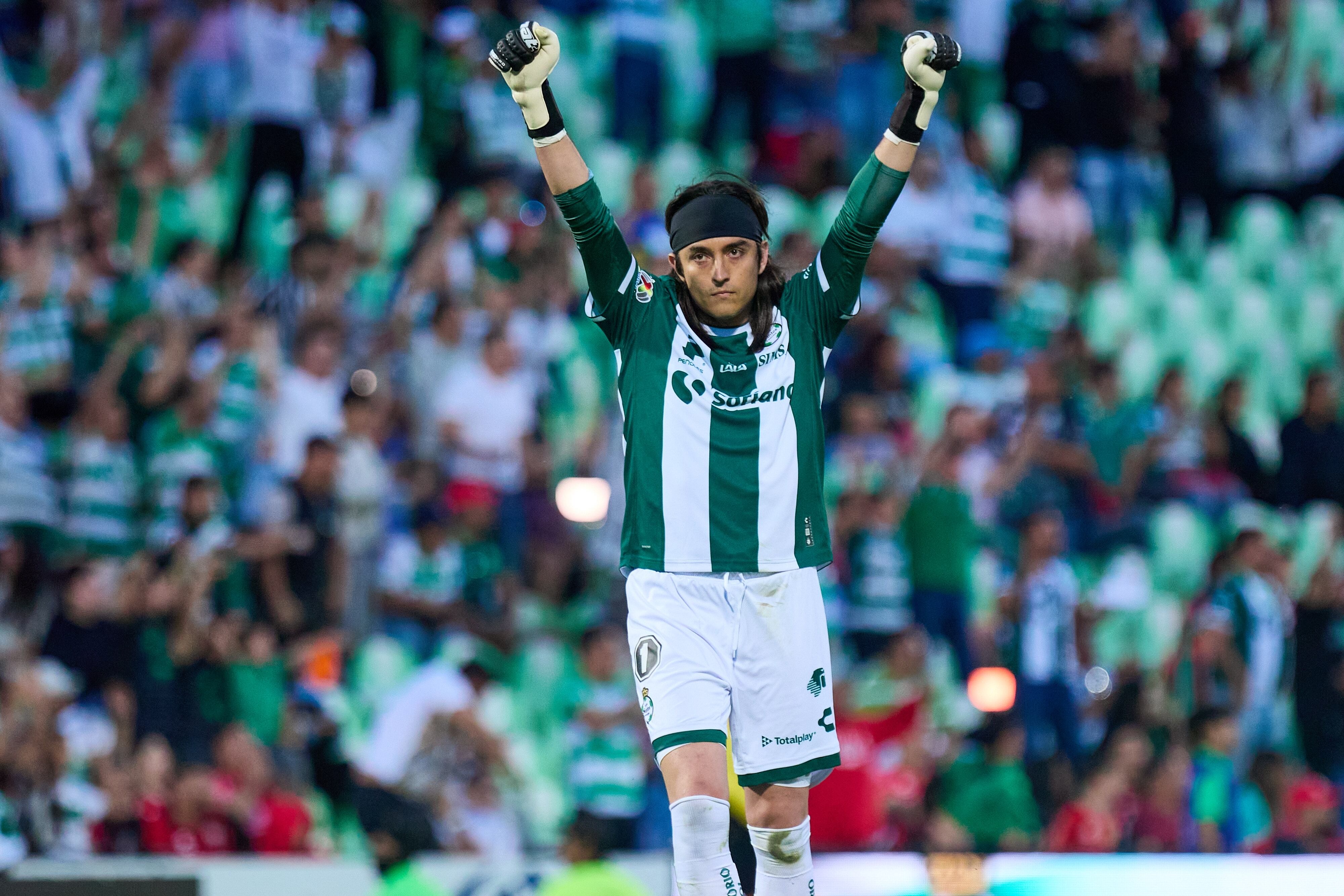 Carlos Acevedo of Santos during the 8th round match between Santos and Atlas as part of the Liga BBVA MX, Torneo Clausura 2025 at TSM Corona Stadium, on February 23, 2025 in Torreon, Coahuila, Mexico.