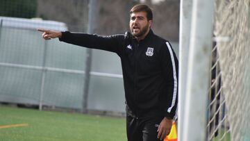 Banquillos amarillos con pasado blanquivioleta