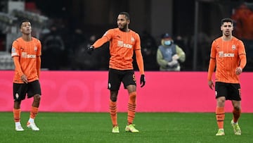 Shakhtar Donetsk's Brazilian forward Fernando Dos Santos Pedro (C) celebrates after scoring the opening goal during the UEFA Champions League group D football match between Shakhtar Donetsk and Sheriff at the Olympic Stadium in Kiev on December 7, 20