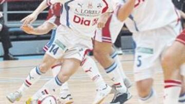 <b>TABLAS. </b>Miguel se intenta ir de Diego, su ex compañero.