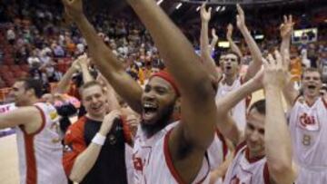 El CAI, con Joseph Jones y Pedro Llompart en primer término, celebró así el martes su pase a la semifinal tras vencer al Valencia.