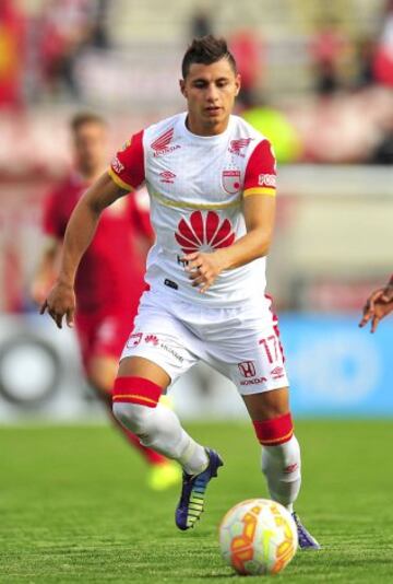 Una de las últimas perlas del fútbol colombiano, ya fue el líder de Independiente de Santa Fe en los últimos títulos conquistados. Ganó la Sudamericana de 2015 y ya debutado con la selección colombiana. Fino y elegante con la pelota.